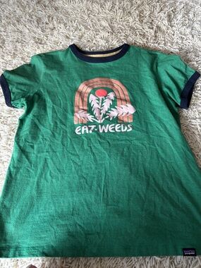 Patagonia women’s medium Green 'Eat Weeds' Graphic Tee - light wear